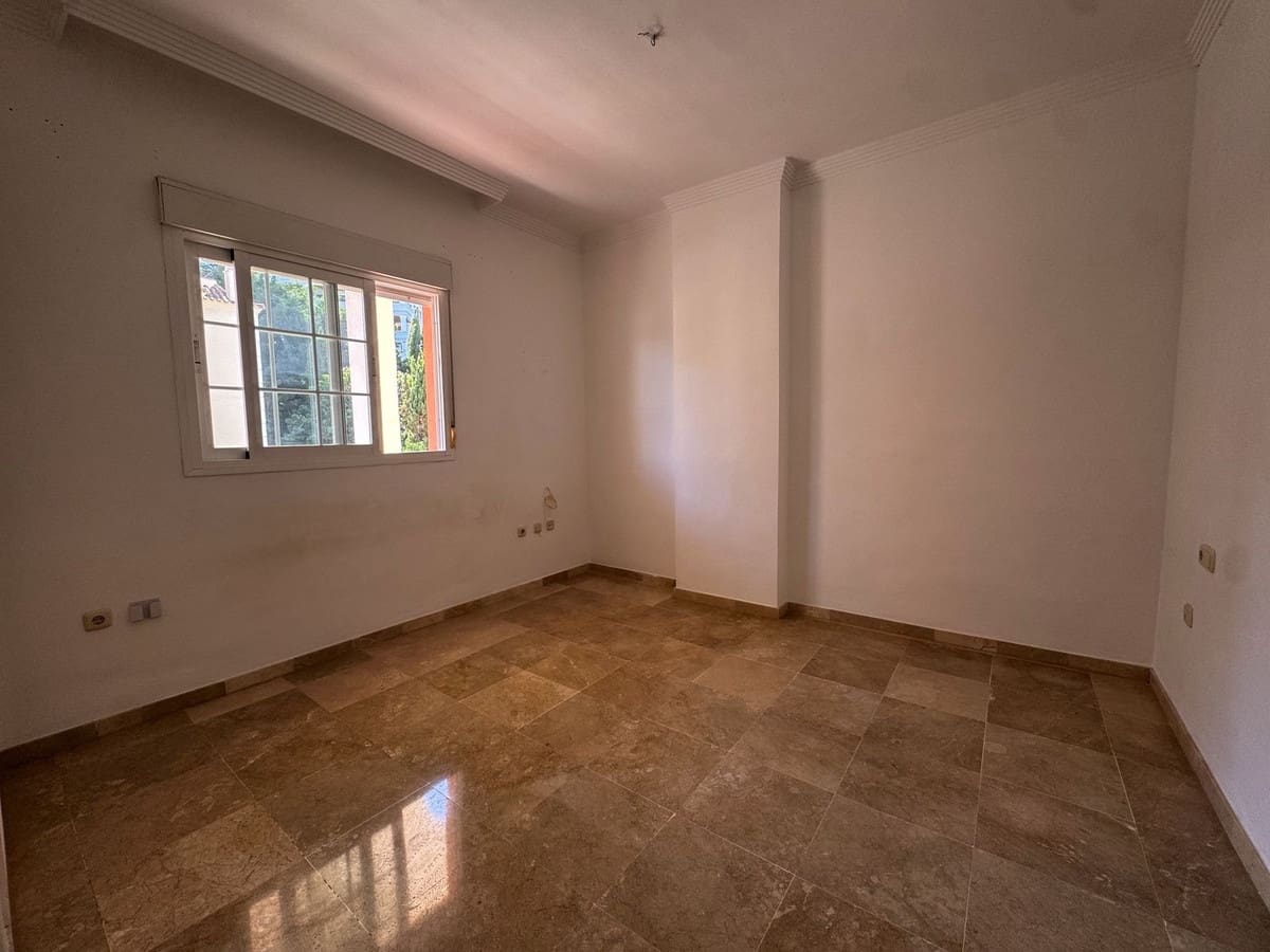 2 Zimmer Apartment zu verkaufen in Nueva Andalucia mit Pool Garage - 455.000 € (Ref: 9572209)