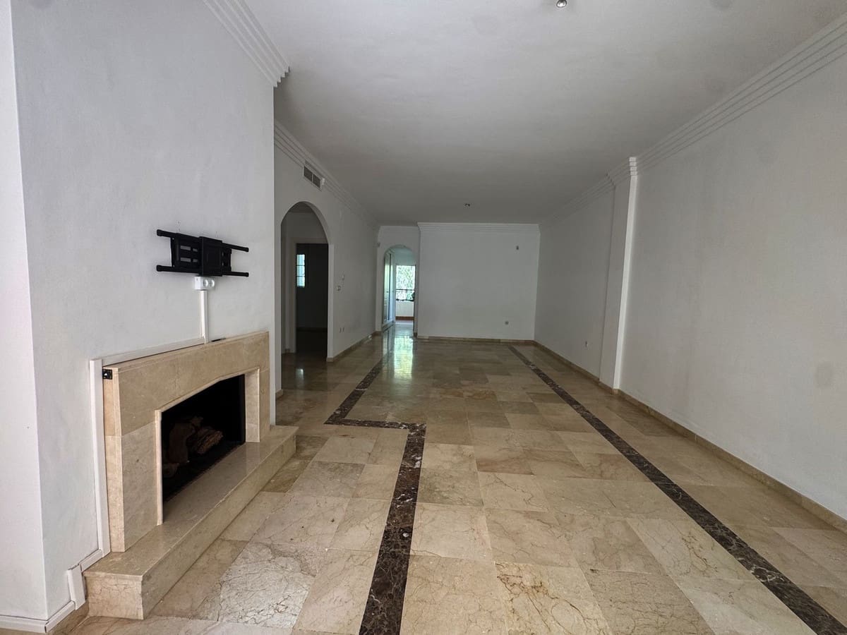 2 Zimmer Apartment zu verkaufen in Nueva Andalucia mit Pool Garage - 455.000 € (Ref: 9572209)