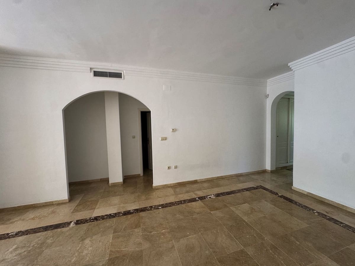 2 Zimmer Apartment zu verkaufen in Nueva Andalucia mit Pool Garage - 455.000 € (Ref: 9572209)