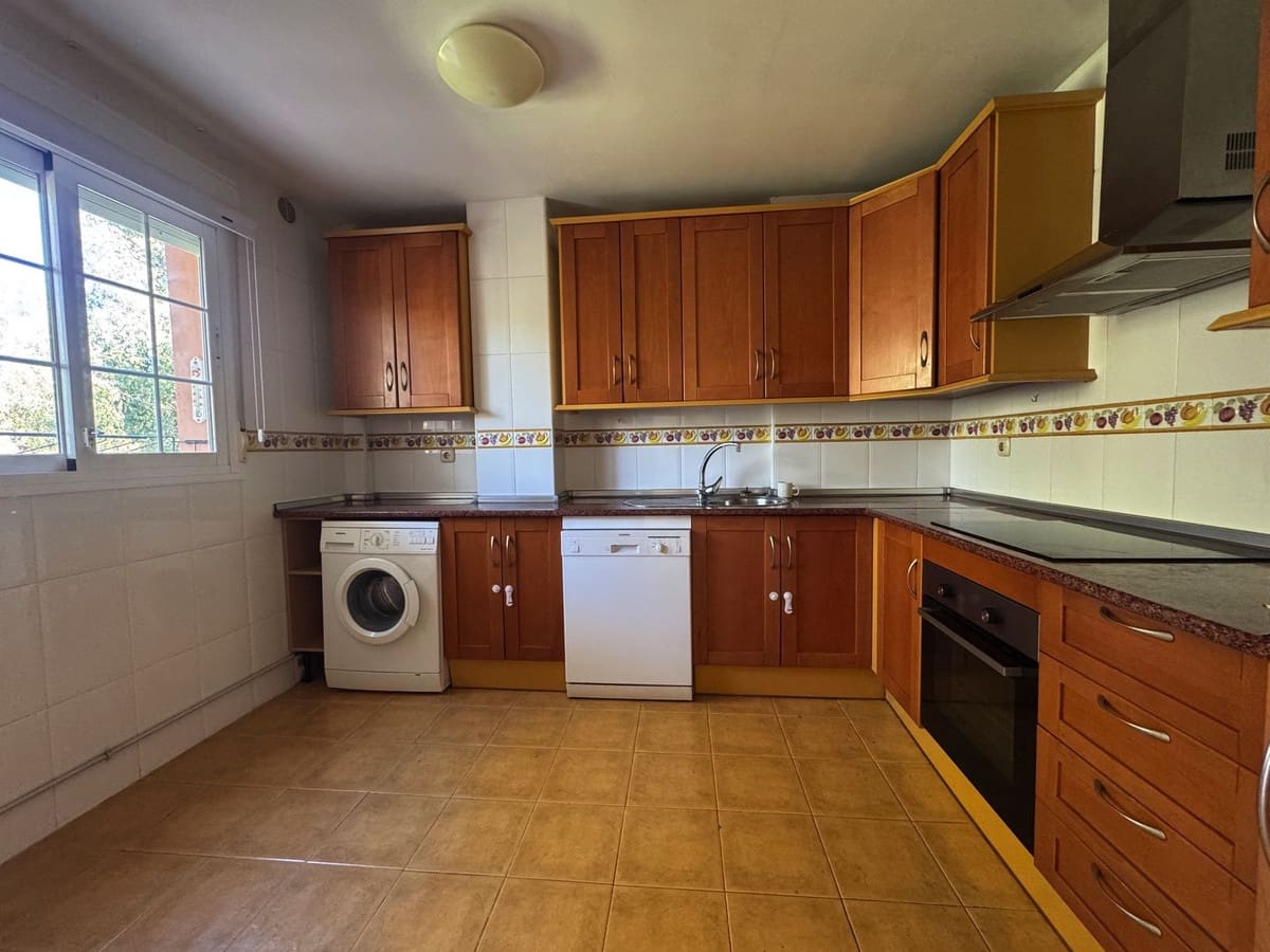 2 Zimmer Apartment zu verkaufen in Nueva Andalucia mit Pool Garage - 455.000 € (Ref: 9572209)