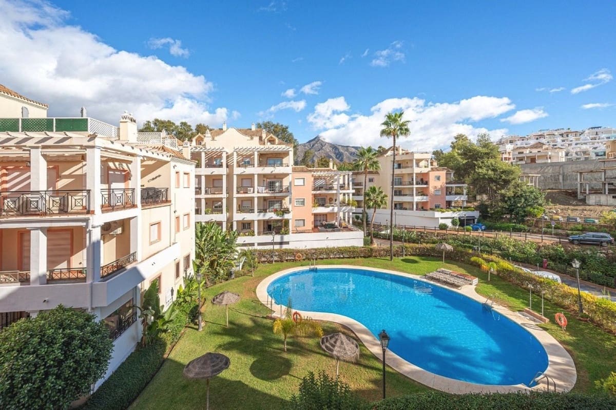 2 Zimmer Apartment zu verkaufen in Nueva Andalucia mit Pool Garage - 455.000 € (Ref: 9572209)