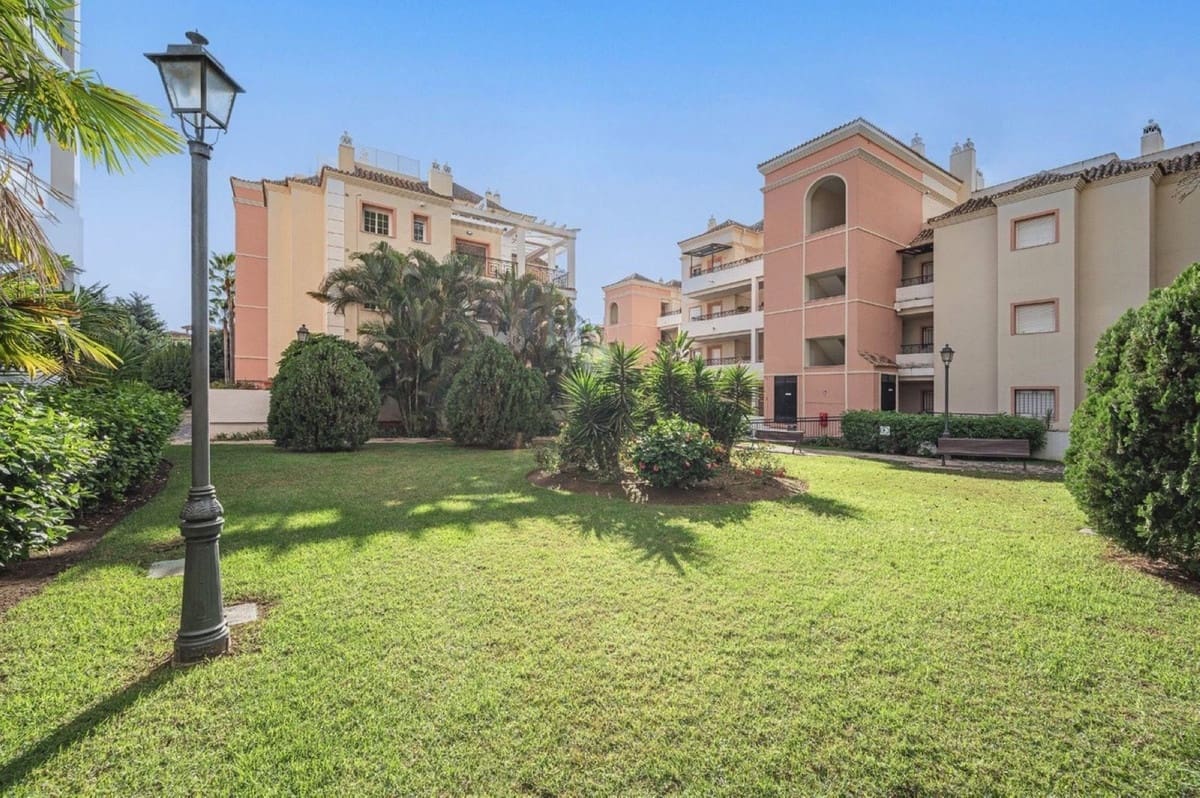 2 Zimmer Apartment zu verkaufen in Nueva Andalucia mit Pool Garage - 455.000 € (Ref: 9572209)