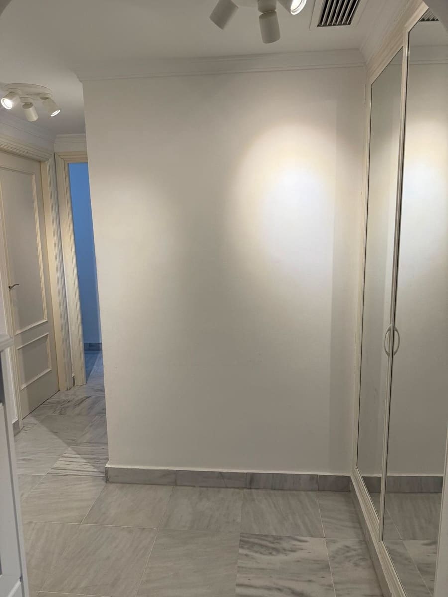 2 soveværelse Lejlighed til salg i Nueva Andalucia med swimmingpool garage - € 455.000 (Ref: 9572211)