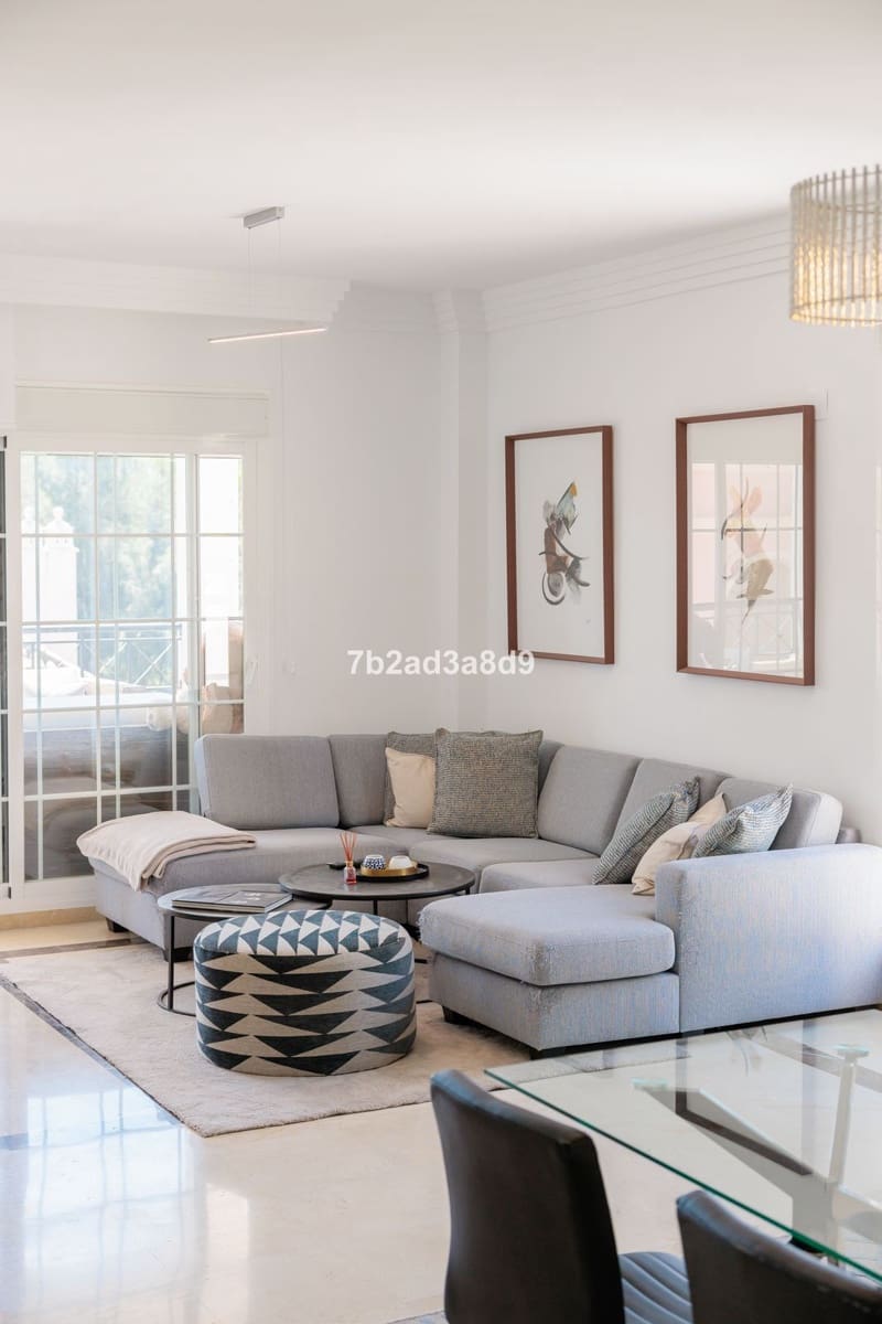 3 sypialnia Penthouse na sprzedaż w Nueva Andalucia z basenem garażem - 875 000 € (Ref: 9579171)