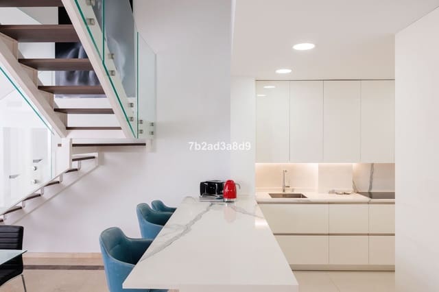 3 sypialnia Penthouse na sprzedaż w Nueva Andalucia, Marbella z basenem garażem - 875 000 € (Ref: 9579171)