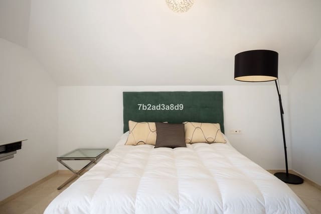 3 sypialnia Penthouse na sprzedaż w Nueva Andalucia, Marbella z basenem garażem - 875 000 € (Ref: 9579171)