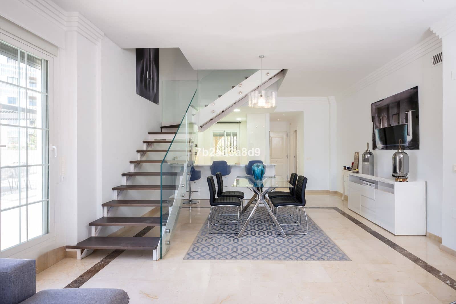 3 sypialnia Penthouse na sprzedaż w Nueva Andalucia z basenem garażem - 875 000 € (Ref: 9579171)