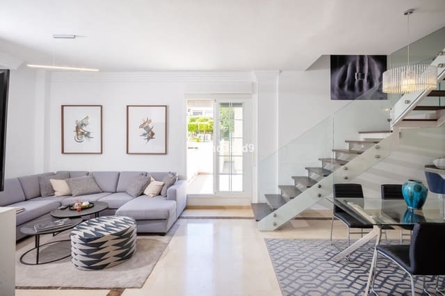 3 sypialnia Penthouse na sprzedaż w Nueva Andalucia, Marbella z basenem garażem - 875 000 € (Ref: 9579171)