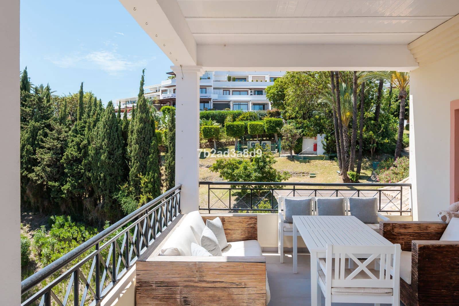 3 sypialnia Penthouse na sprzedaż w Nueva Andalucia z basenem garażem - 875 000 € (Ref: 9579171)