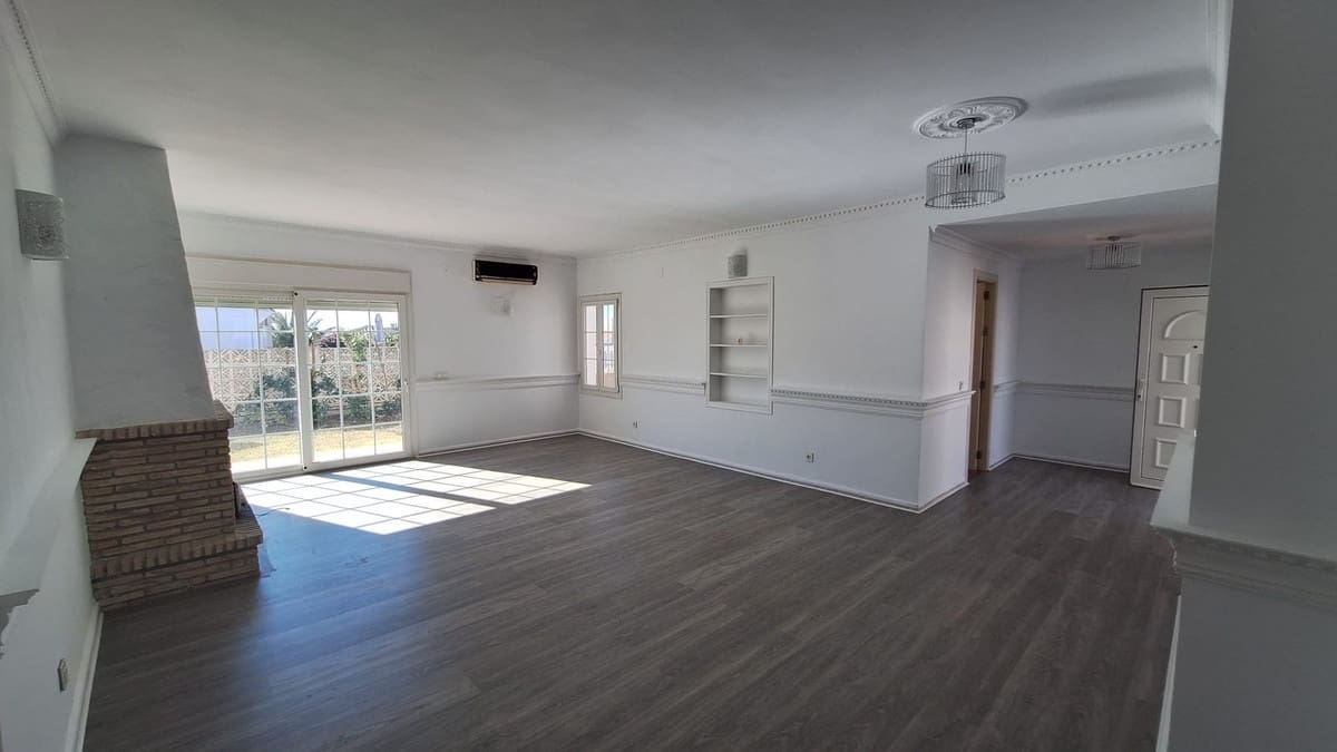 Bungalow de 3 habitaciones en Torrevieja en venta con piscina - 795.000 € (Ref: 9579987)