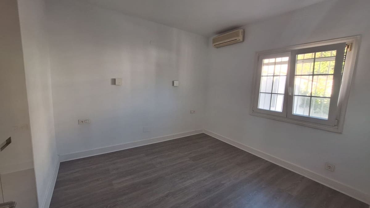 Bungalow de 3 habitaciones en Torrevieja en venta con piscina - 795.000 € (Ref: 9579987)