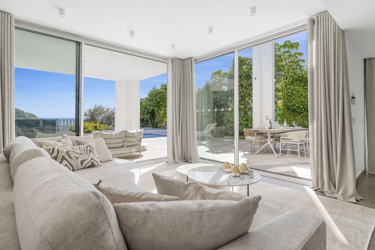 3 bedroom Villa for sale in Mijas with pool garage - € 1,350,000 (Ref: 9579995)