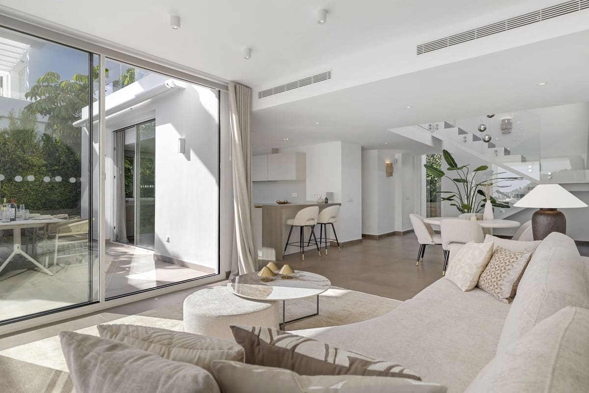 3 bedroom Villa for sale in Mijas with pool garage - € 1,350,000 (Ref: 9579995)