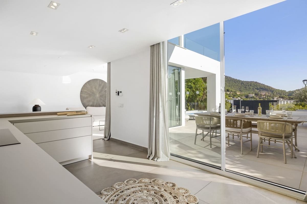 3 bedroom Villa for sale in Mijas with pool garage - € 1,350,000 (Ref: 9579995)