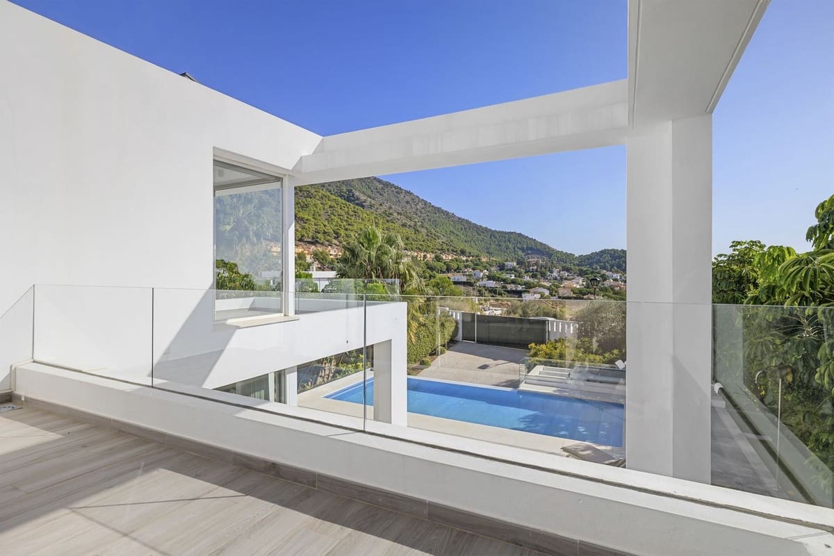 3 bedroom Villa for sale in Mijas with pool garage - € 1,350,000 (Ref: 9579995)