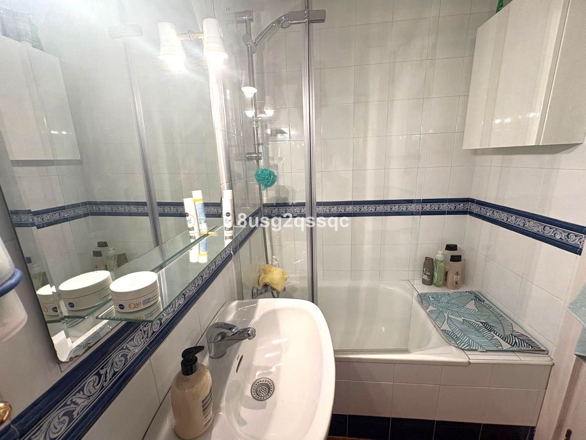 1 makuuhuone Kattohuoneisto myytävänä paikassa New Golden Mile mukana uima-altaan - 180 000 € (Ref: 9580051)