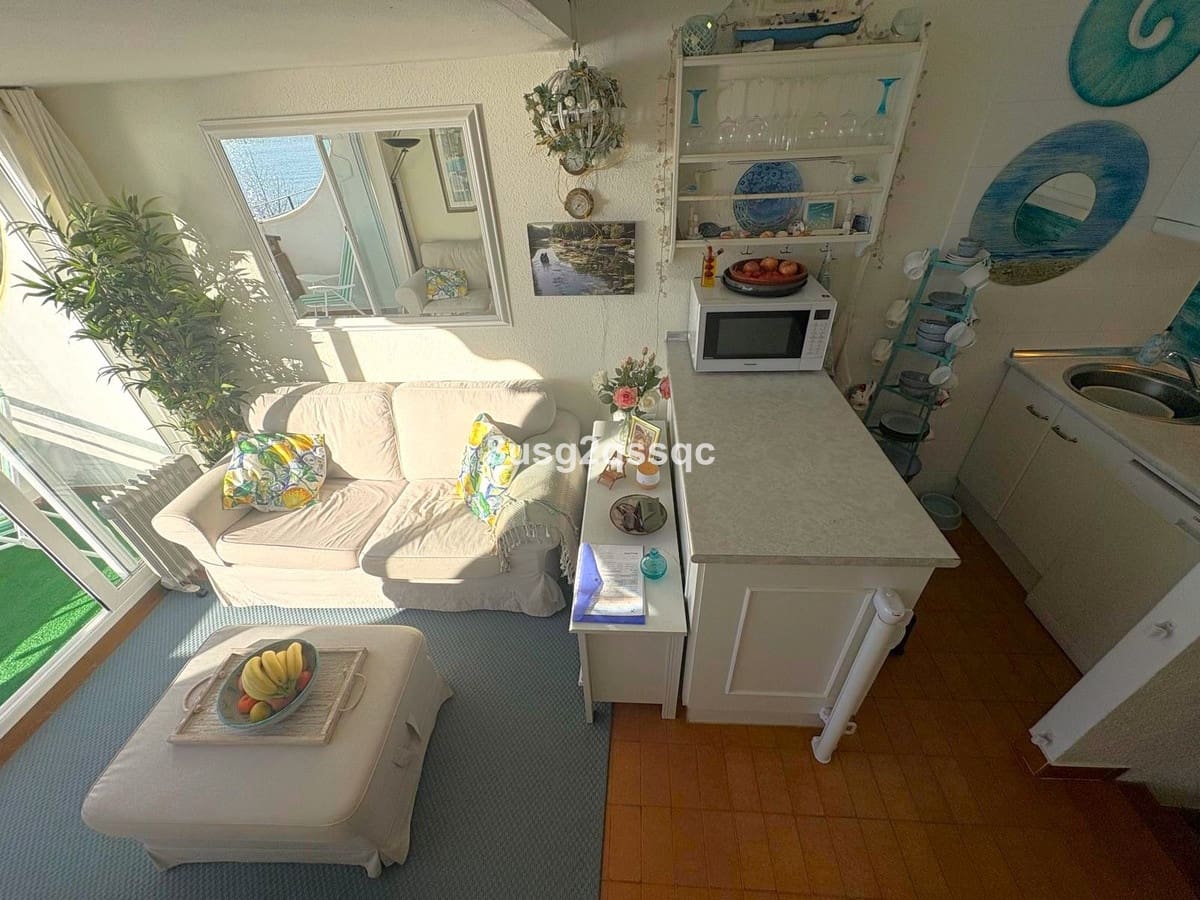 1 makuuhuone Kattohuoneisto myytävänä paikassa New Golden Mile mukana uima-altaan - 180 000 € (Ref: 9580051)