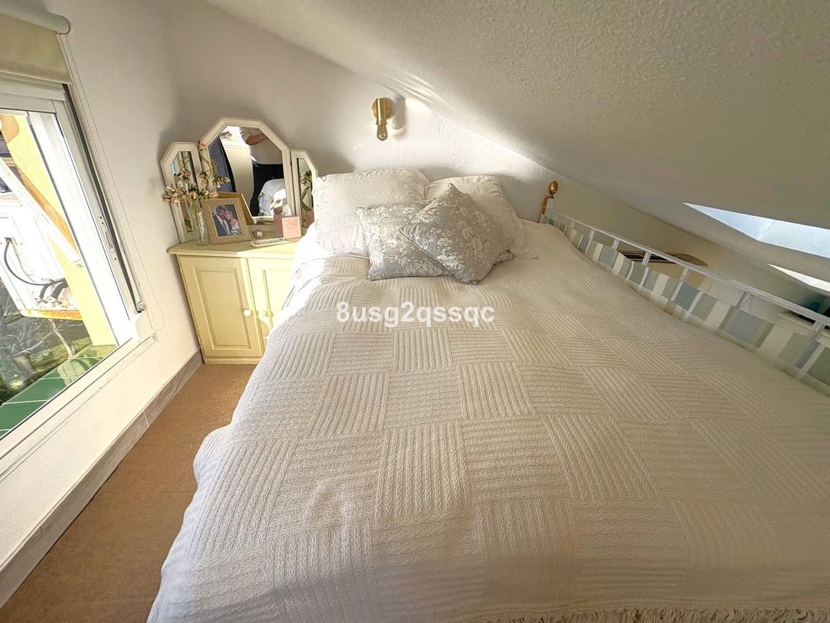 1 makuuhuone Kattohuoneisto myytävänä paikassa New Golden Mile mukana uima-altaan - 180 000 € (Ref: 9580051)