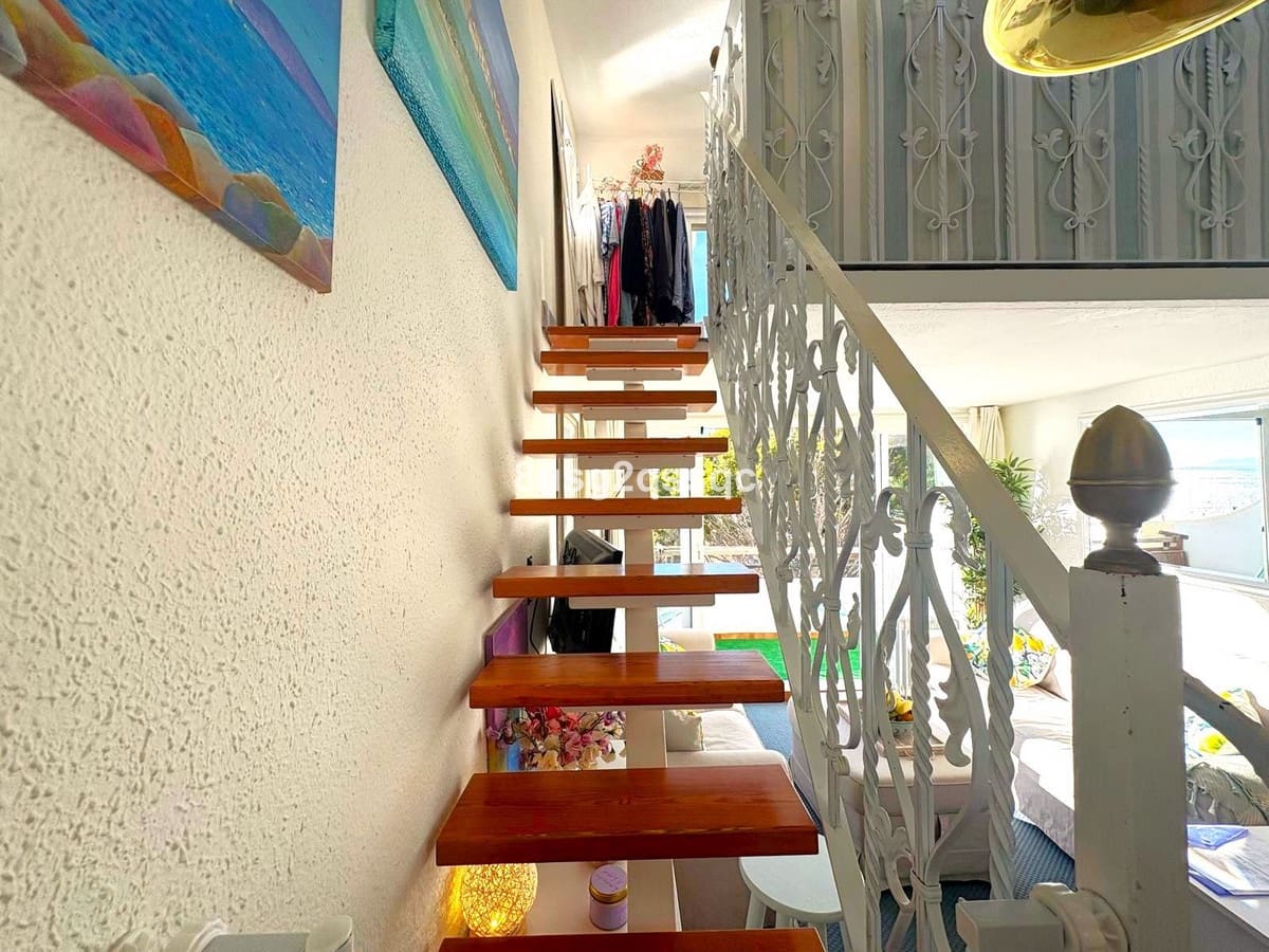 1 makuuhuone Kattohuoneisto myytävänä paikassa New Golden Mile mukana uima-altaan - 180 000 € (Ref: 9580051)