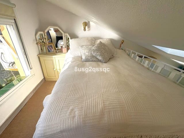 1 makuuhuone Kattohuoneisto myytävänä paikassa New Golden Mile, Estepona mukana uima-altaan - 180 000 € (Ref: 9580051)