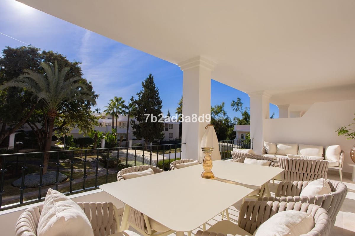 4 sovrum Takvåning till salu i Nueva Andalucia med pool garage - 1 290 000 € (Ref: 9580093)