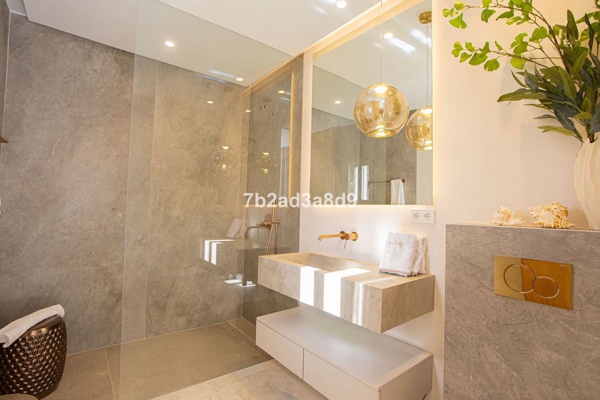 4 sovrum Takvåning till salu i Nueva Andalucia med pool garage - 1 290 000 € (Ref: 9580093)