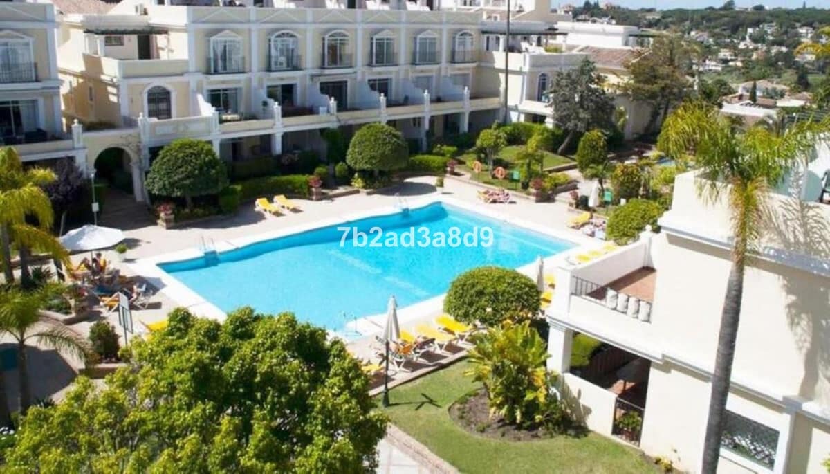 4 sovrum Takvåning till salu i Nueva Andalucia med pool garage - 1 290 000 € (Ref: 9580093)