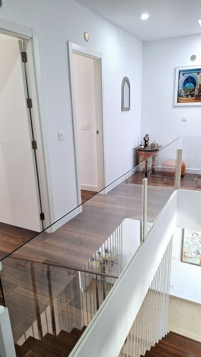 3 bedroom Semi-detached Villa for sale in La Duquesa / Puerto de la Duquesa with pool garage - € 465,000 (Ref: 9580283)