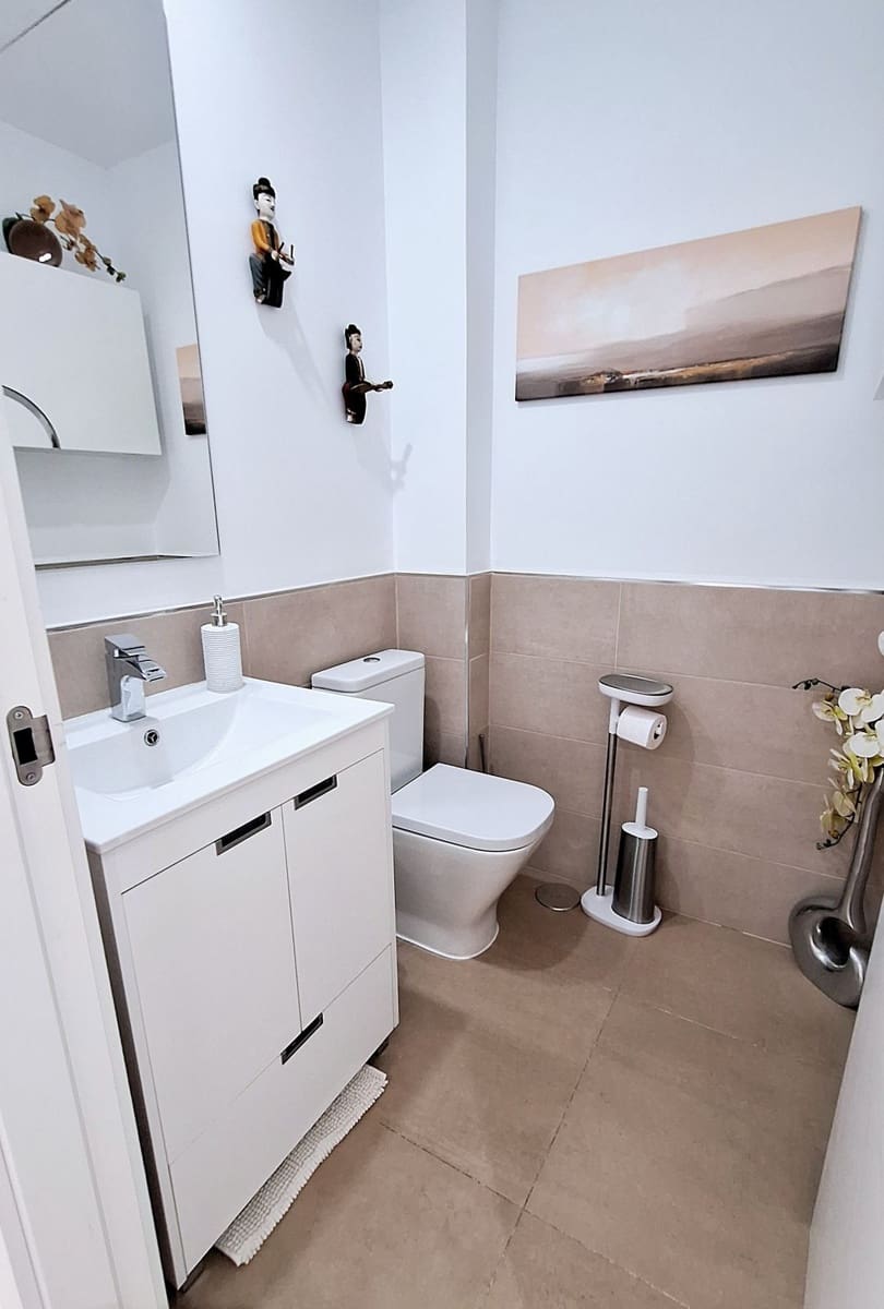 3 bedroom Semi-detached Villa for sale in La Duquesa / Puerto de la Duquesa with pool garage - € 465,000 (Ref: 9580283)