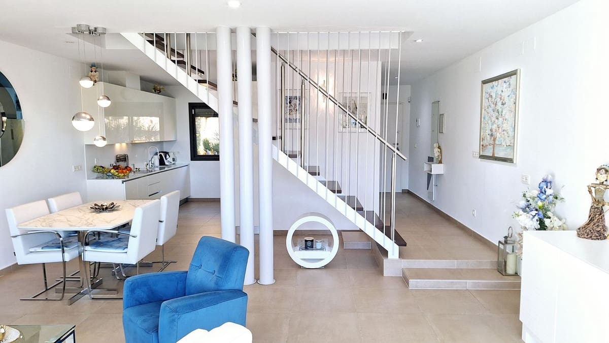 3 bedroom Semi-detached Villa for sale in La Duquesa / Puerto de la Duquesa with pool garage - € 465,000 (Ref: 9580283)