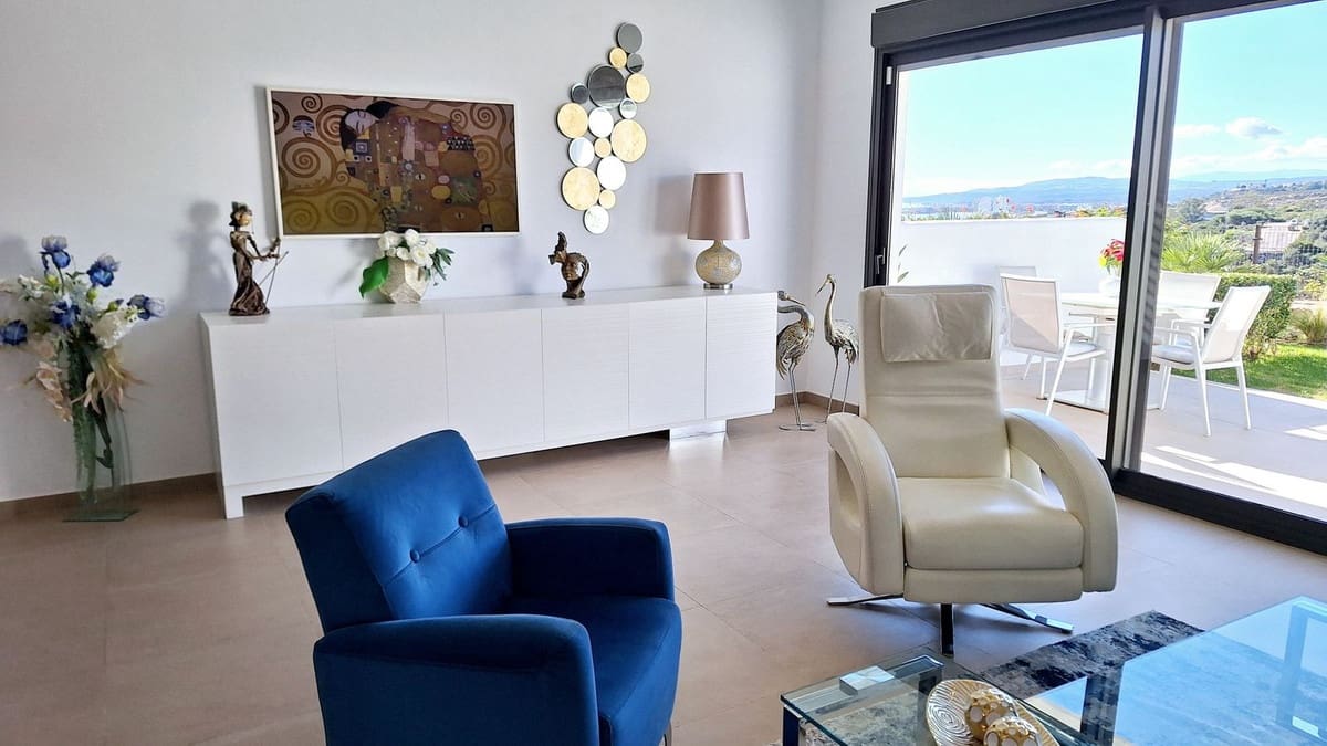 3 bedroom Semi-detached Villa for sale in La Duquesa / Puerto de la Duquesa with pool garage - € 465,000 (Ref: 9580283)