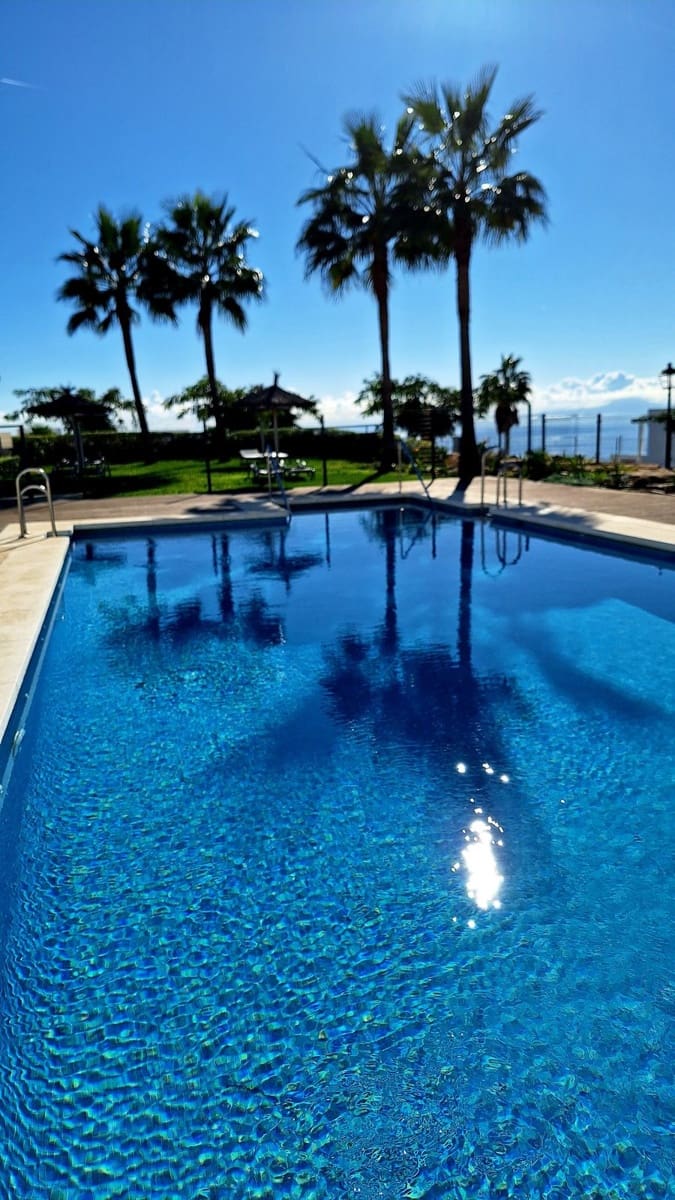 3 bedroom Semi-detached Villa for sale in La Duquesa / Puerto de la Duquesa with pool garage - € 465,000 (Ref: 9580283)