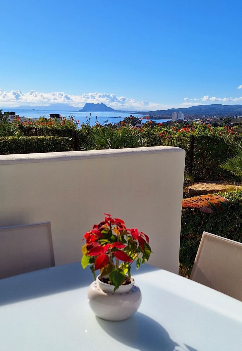 3 bedroom Semi-detached Villa for sale in La Duquesa / Puerto de la Duquesa with pool garage - € 465,000 (Ref: 9580283)