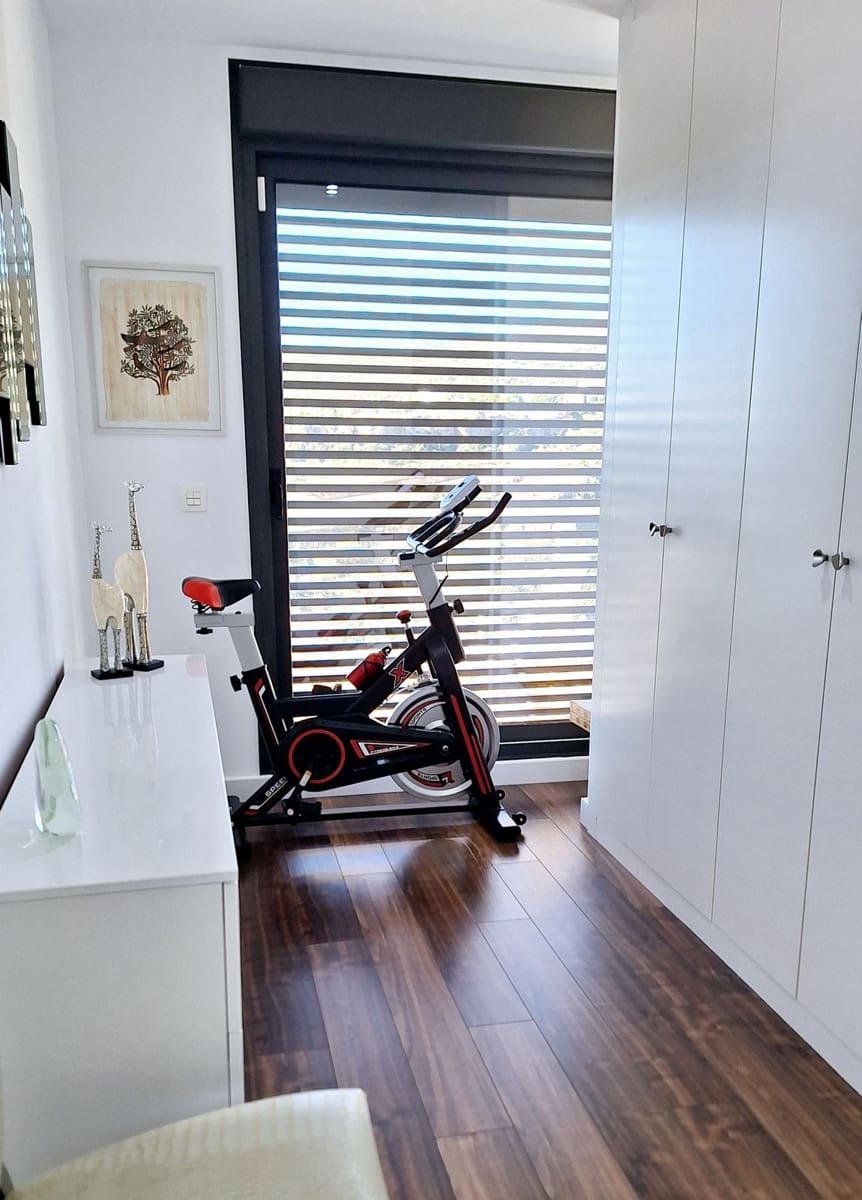 3 bedroom Semi-detached Villa for sale in La Duquesa / Puerto de la Duquesa with pool garage - € 465,000 (Ref: 9580283)