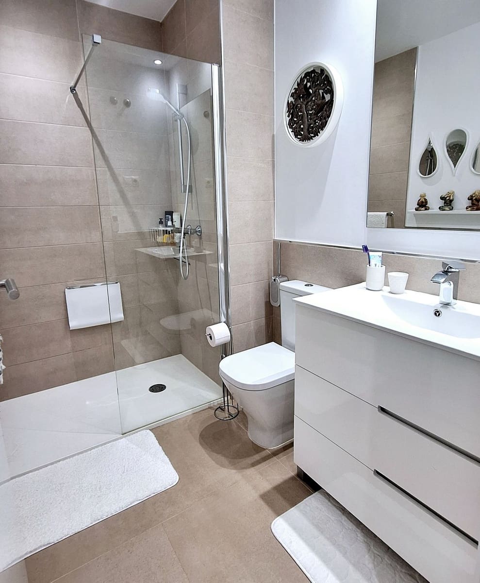 3 bedroom Semi-detached Villa for sale in La Duquesa / Puerto de la Duquesa with pool garage - € 465,000 (Ref: 9580283)