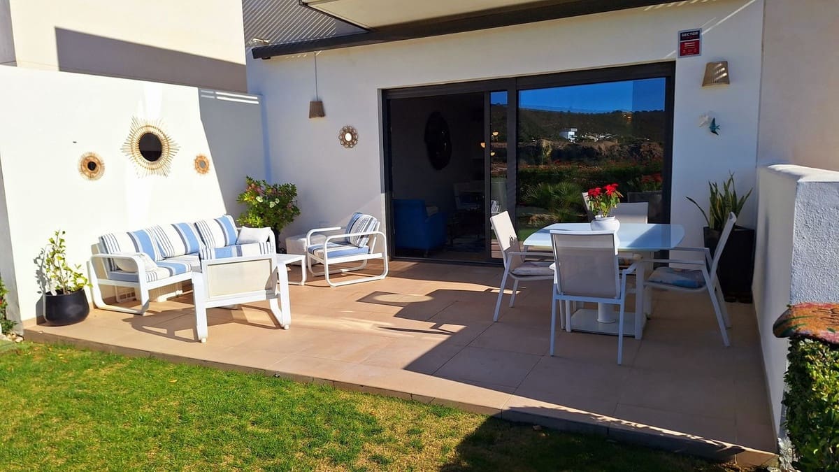 3 bedroom Semi-detached Villa for sale in La Duquesa / Puerto de la Duquesa with pool garage - € 465,000 (Ref: 9580283)