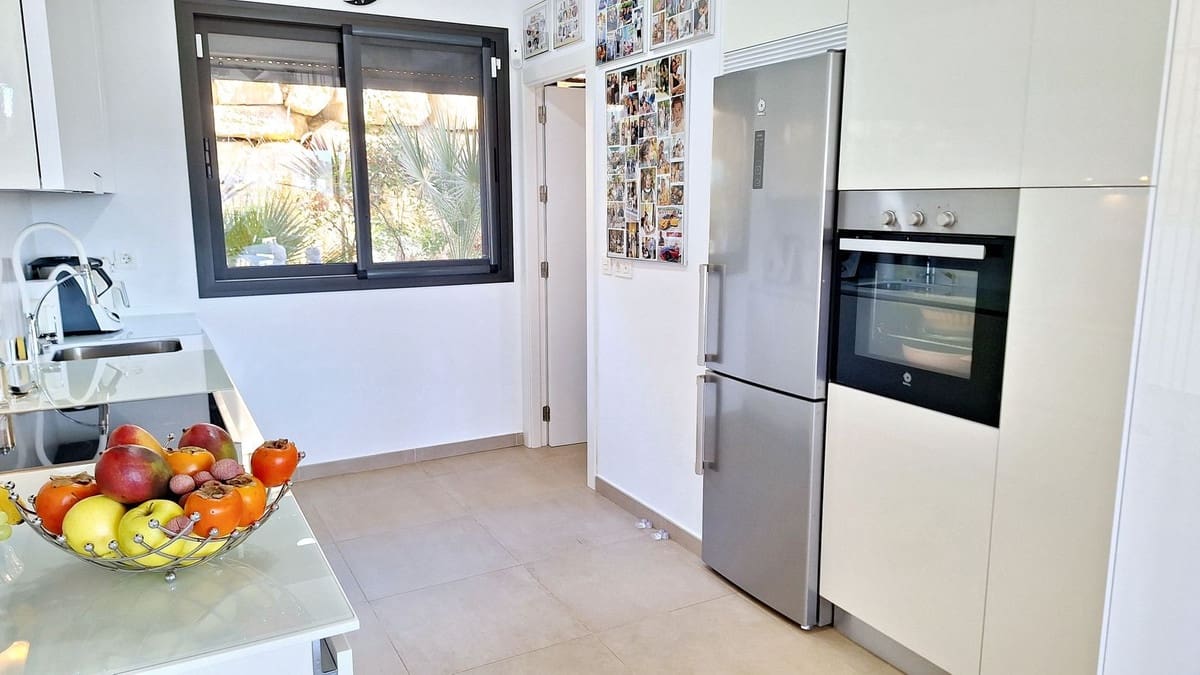 3 bedroom Semi-detached Villa for sale in La Duquesa / Puerto de la Duquesa with pool garage - € 465,000 (Ref: 9580283)