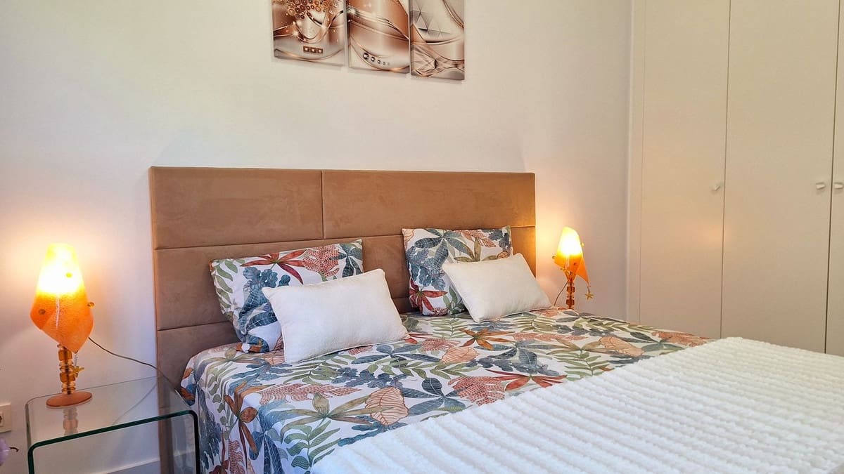 3 bedroom Semi-detached Villa for sale in La Duquesa / Puerto de la Duquesa with pool garage - € 465,000 (Ref: 9580283)