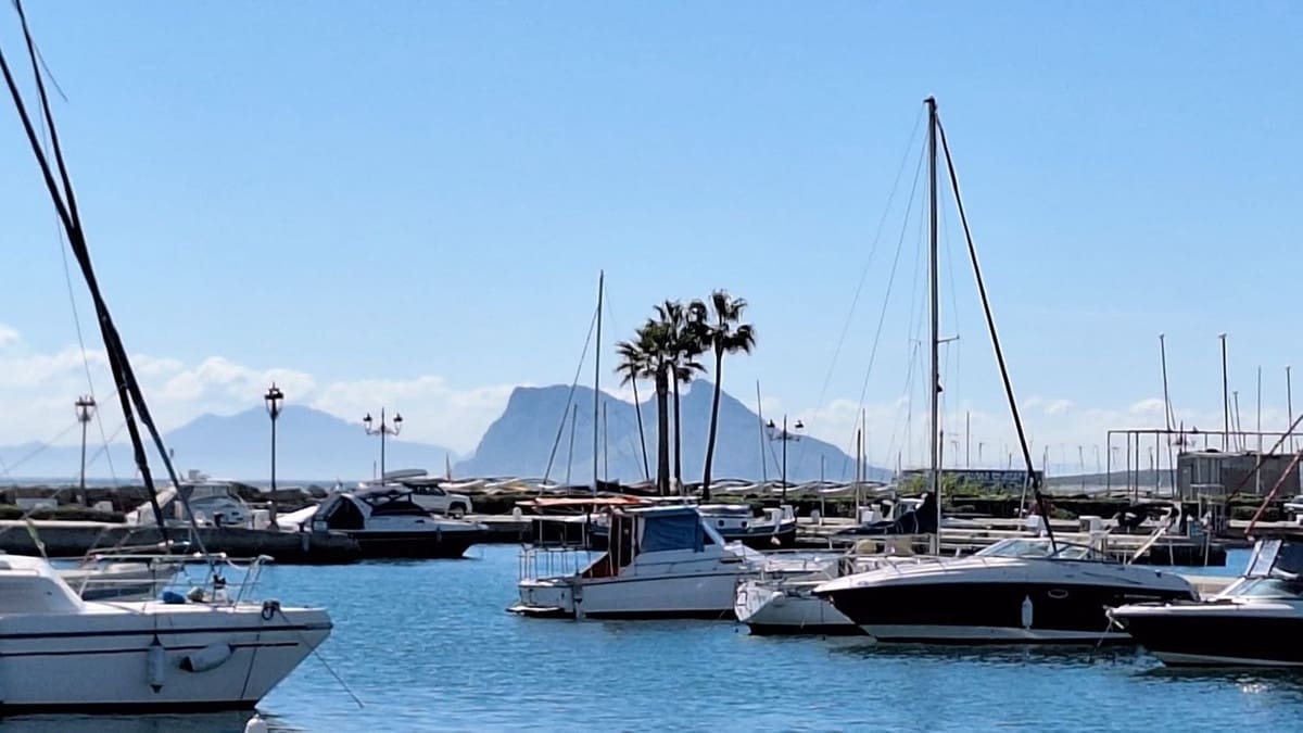 3 bedroom Semi-detached Villa for sale in La Duquesa / Puerto de la Duquesa with pool garage - € 465,000 (Ref: 9580283)