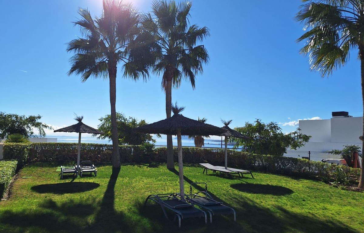 3 bedroom Semi-detached Villa for sale in La Duquesa / Puerto de la Duquesa with pool garage - € 465,000 (Ref: 9580283)