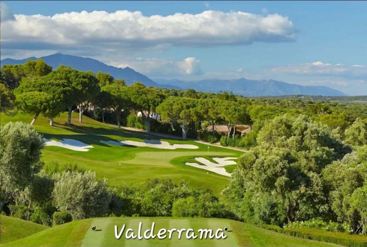 3 bedroom Semi-detached Villa for sale in La Duquesa / Puerto de la Duquesa with pool garage - € 465,000 (Ref: 9580283)