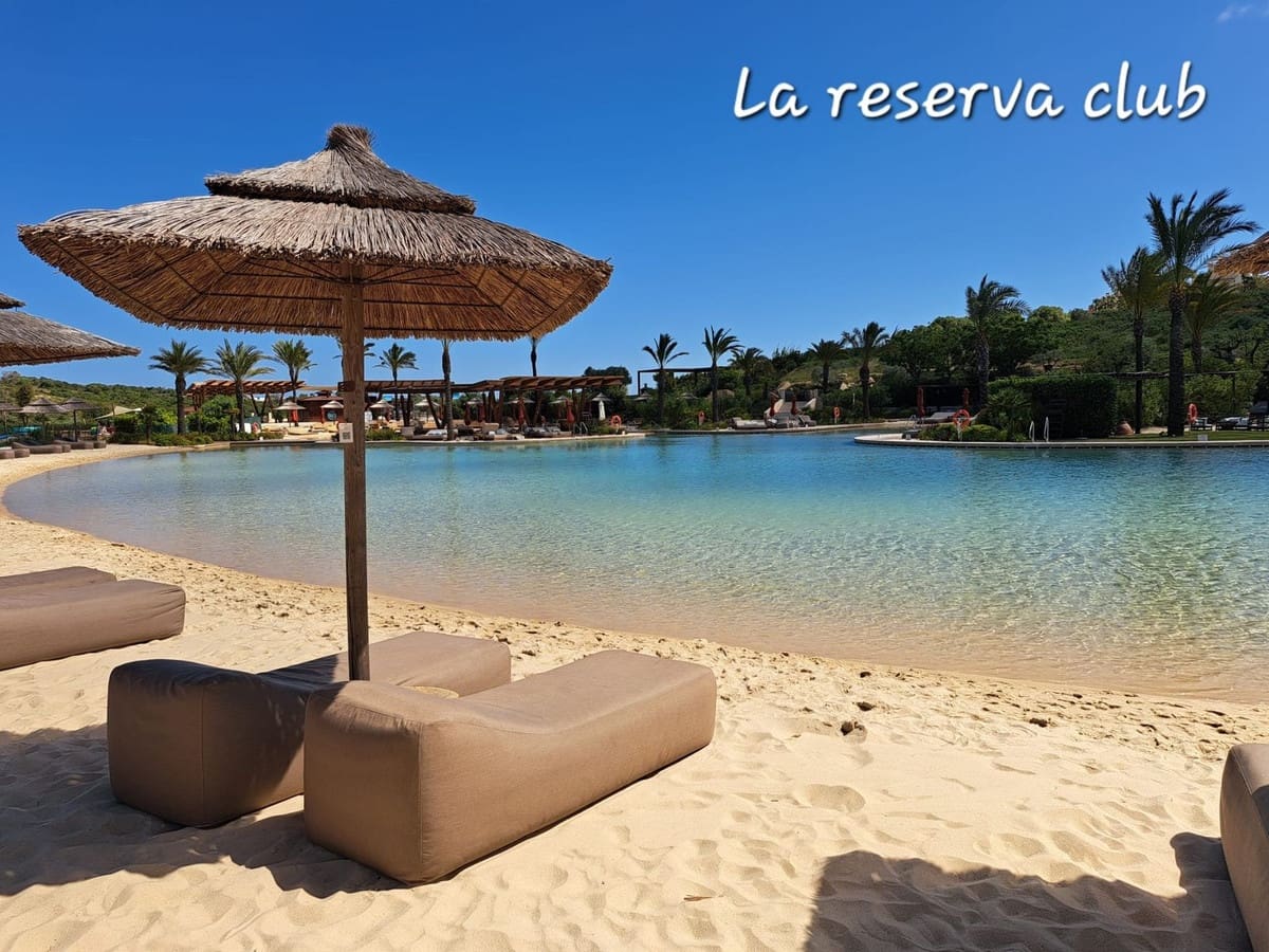 3 bedroom Semi-detached Villa for sale in La Duquesa / Puerto de la Duquesa with pool garage - € 465,000 (Ref: 9580283)