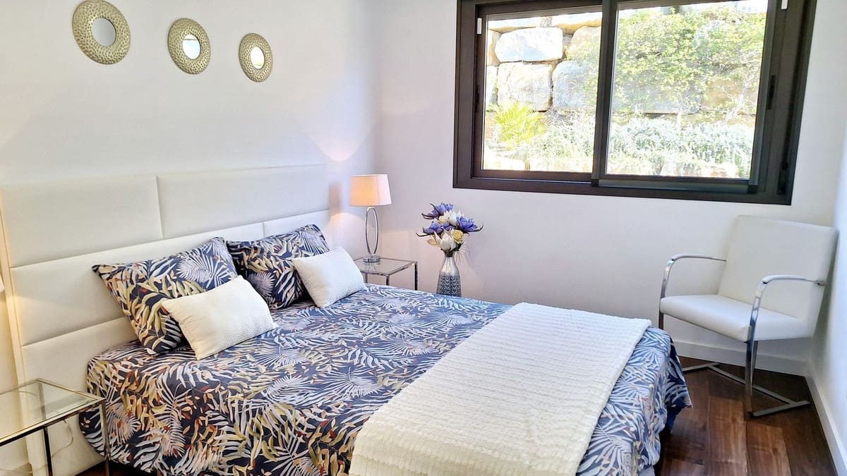 3 bedroom Semi-detached Villa for sale in La Duquesa / Puerto de la Duquesa with pool garage - € 465,000 (Ref: 9580283)