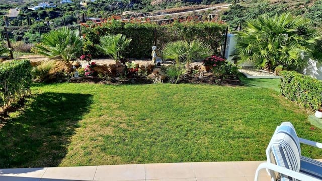 3 quarto Moradia Geminada para venda em La Duquesa / Puerto de la Duquesa, Manilva com piscina garagem - 465 000 € (Ref: 9580283)