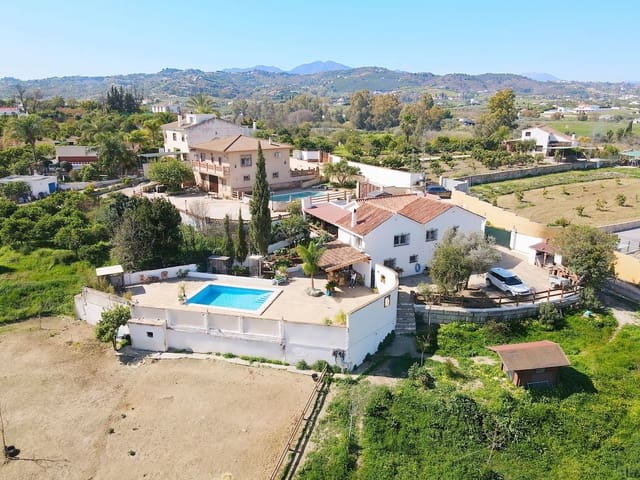 3 soveværelse Villa til salg i Alhaurín el Grande med swimmingpool garage - € 475.000 (Ref: 9580361)