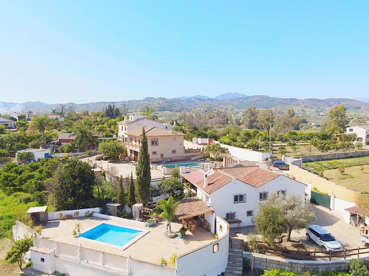 3 soveværelse Villa til salg i Alhaurin el Grande med swimmingpool garage - € 475.000 (Ref: 9580361)