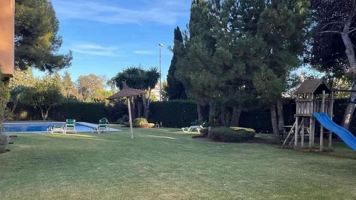 3 soveværelse Lejlighed til salg i Nueva Andalucia med swimmingpool garage - € 477.000 (Ref: 9580416)