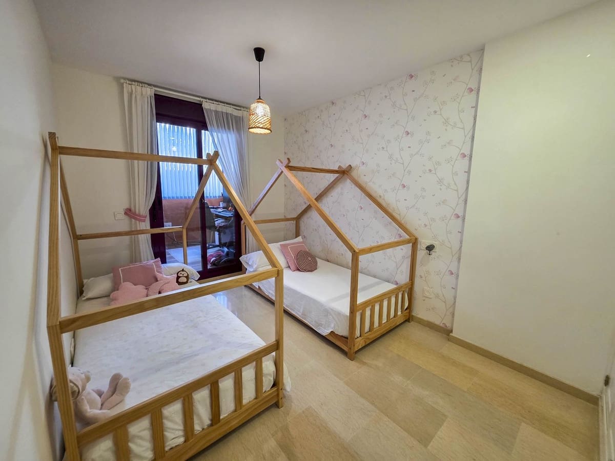 3 Zimmer Apartment zu verkaufen in La Duquesa / Puerto de la Duquesa mit Pool Garage - 480.000 € (Ref: 9583143)