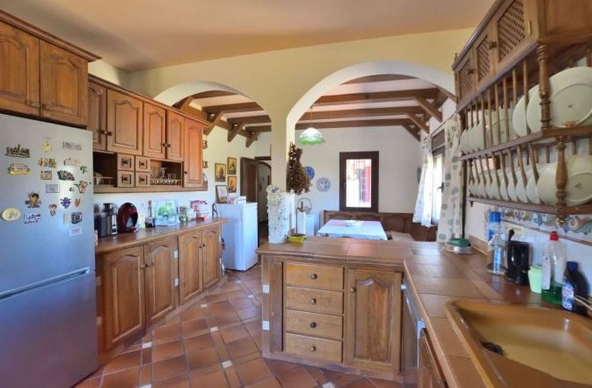 3 soverom Finca/Herregård til salgs i Arriate med svømmebasseng garasje - € 480 000 (Ref: 9583424)