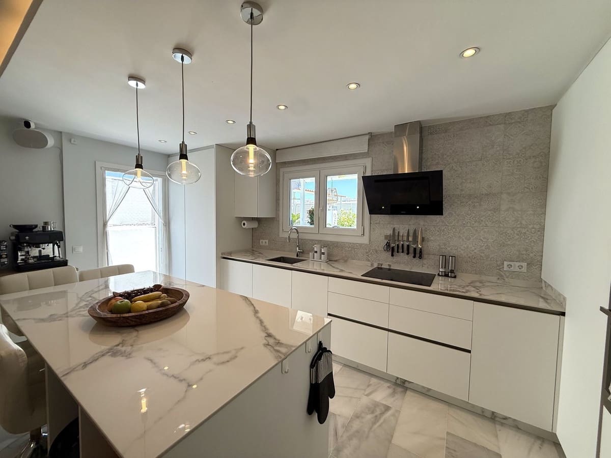 3 sovrum Takvåning till salu i Estepona med garage - 489 500 € (Ref: 9583550)